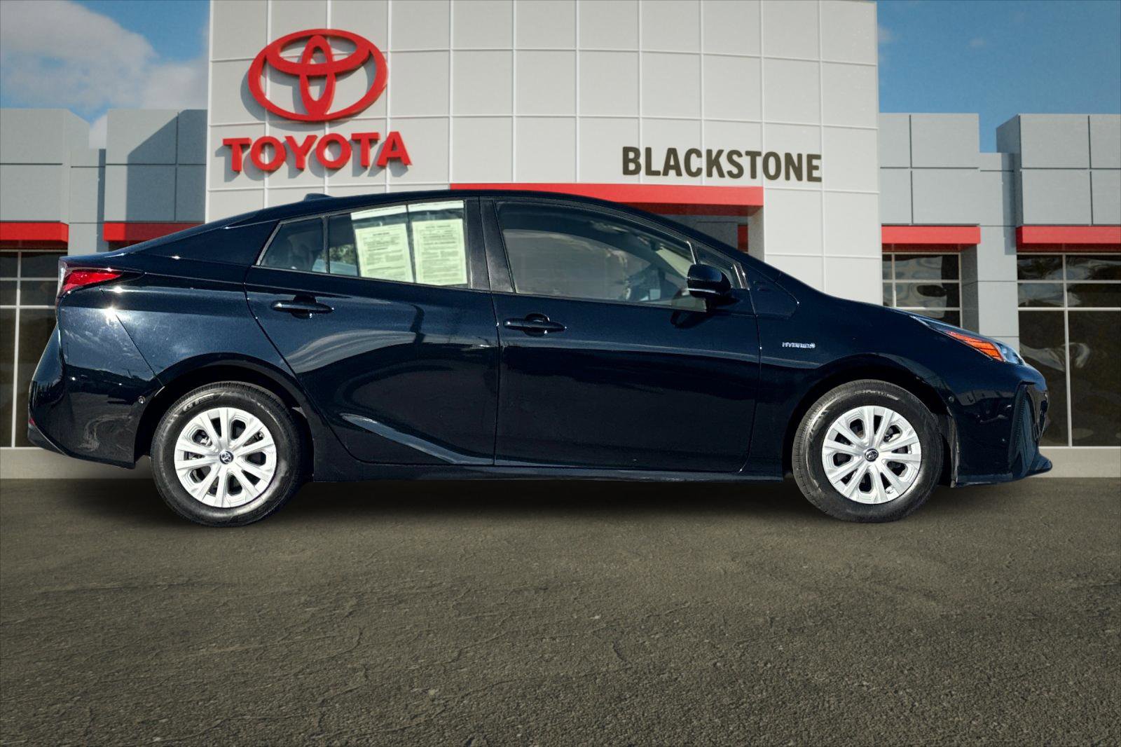 2020 Toyota Prius L Eco photo 2