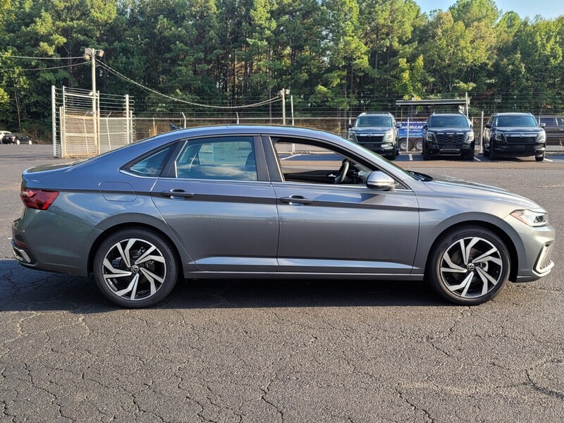 2025 Volkswagen Jetta 1.5T SEL photo 2