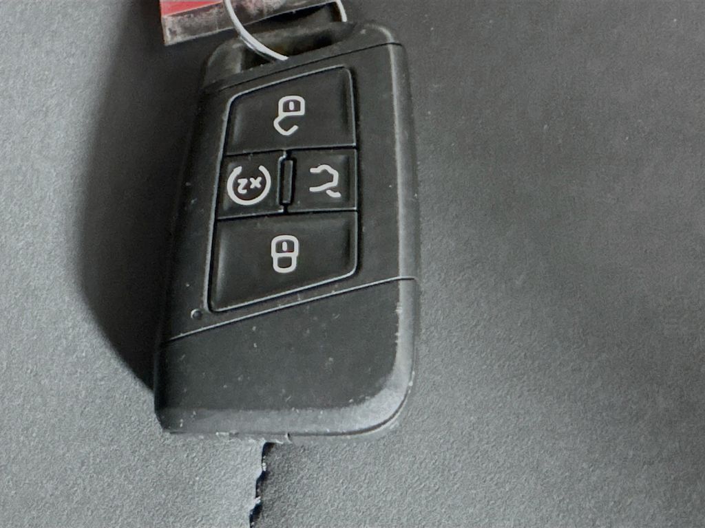 2022 Volkswagen Taos SE photo 32