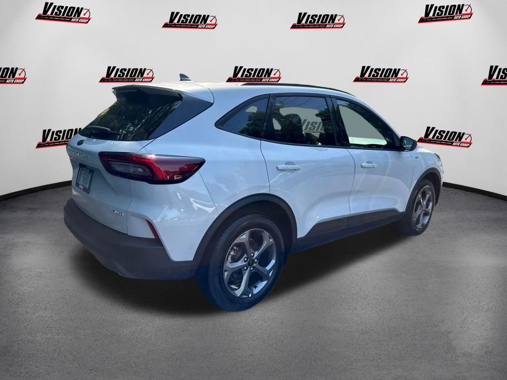 2025 Ford Escape ST-Line photo 5