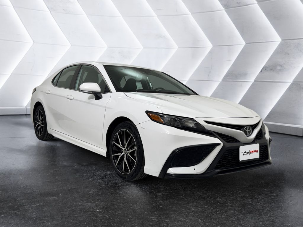 2023 Toyota Camry SE's photo