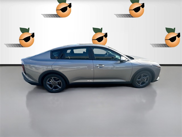 2025 Kia K4 LXS photo 8