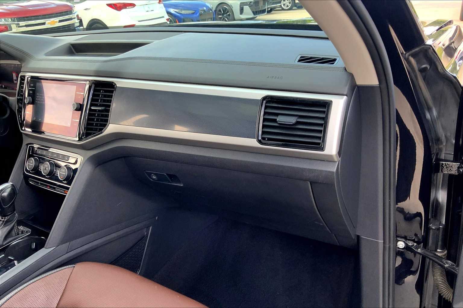 2022 Volkswagen Atlas V6 SEL Premium R-Line photo 18