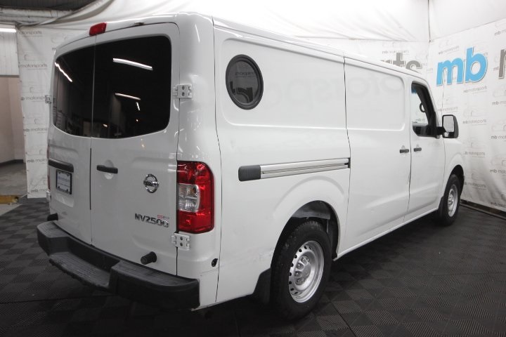 2017 Nissan NV1500 HD photo 4