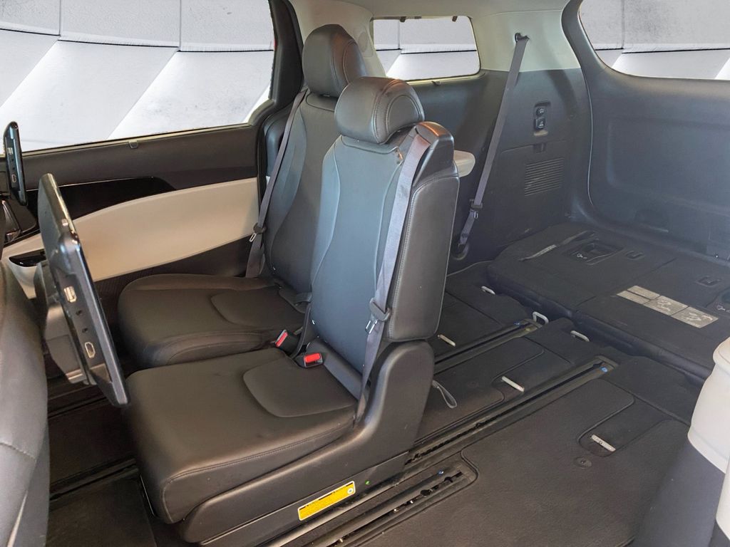 2022 Kia Carnival SX photo 16