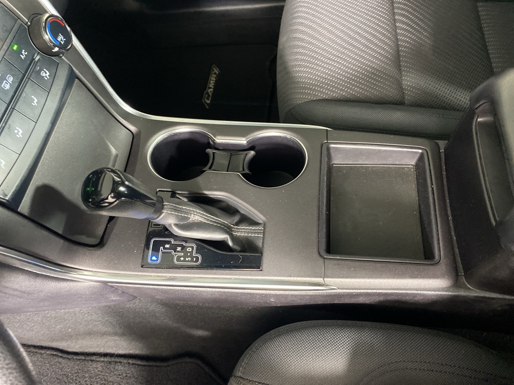 2016 Toyota Camry LE photo 22