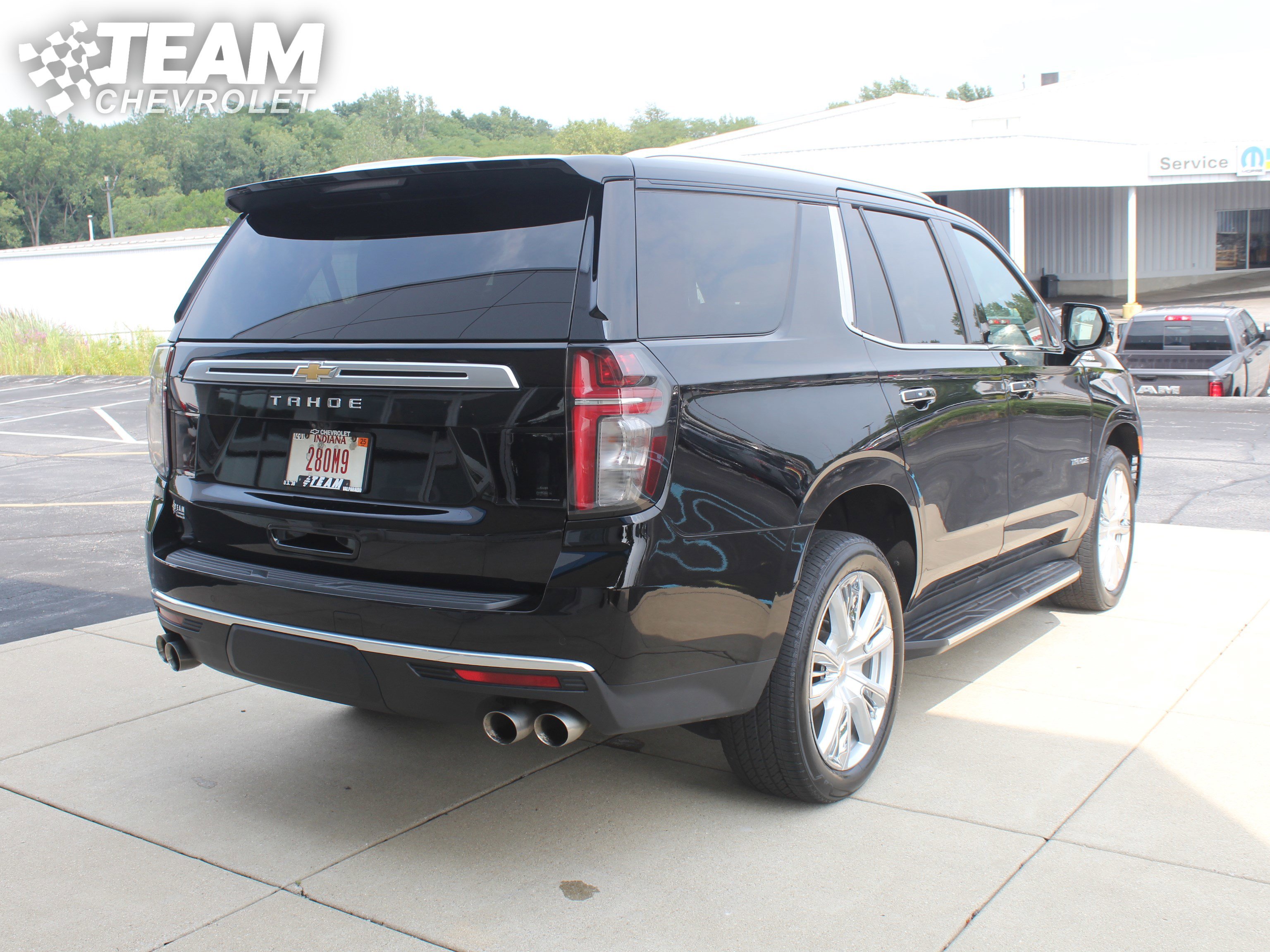 2023 Chevrolet Tahoe High Country photo 2