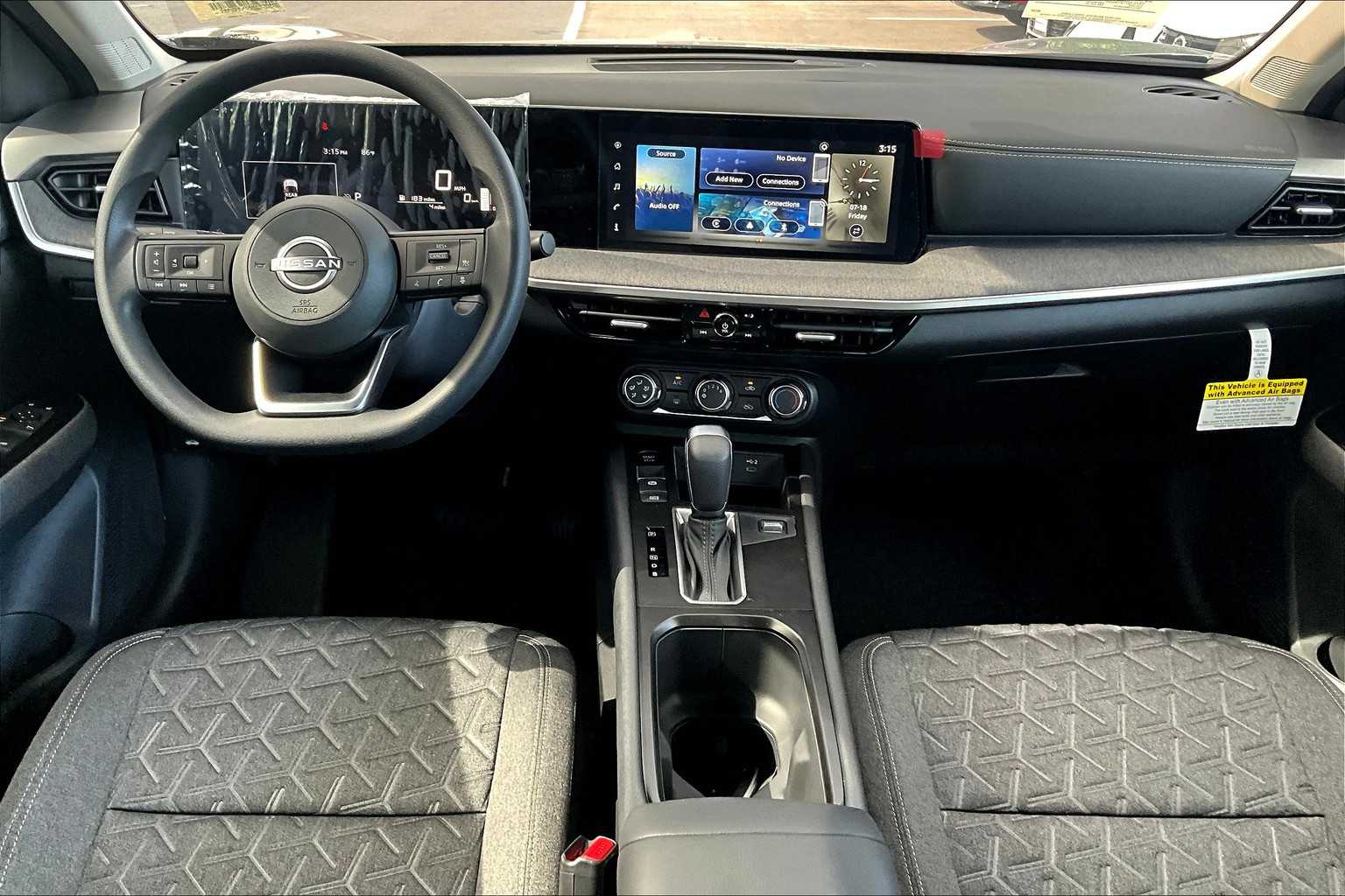 2025 Nissan Kicks SV photo 5