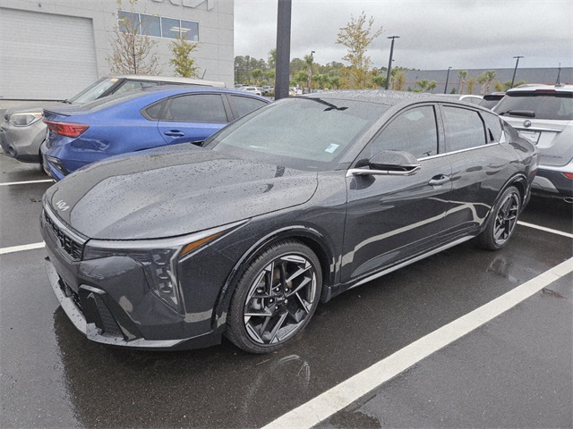 2025 Kia K4 GT-Line photo 2