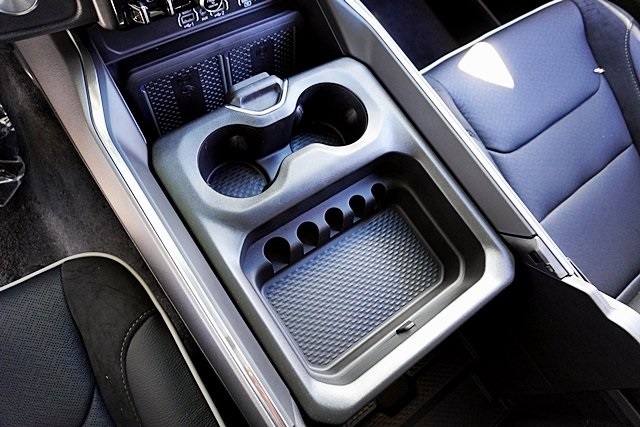 New 2026 Diamond Black Crystal Pearl-Coat Exterior Paint RAM Laramie image 38