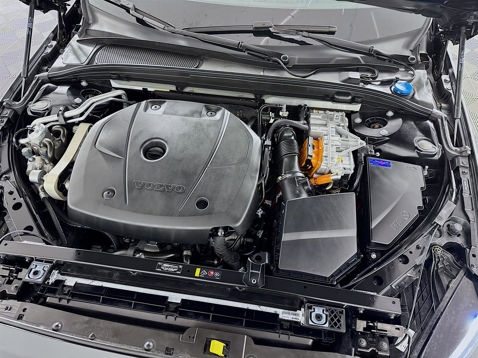 2024 Volvo S60 Recharge Ultimate Black Edition photo 30