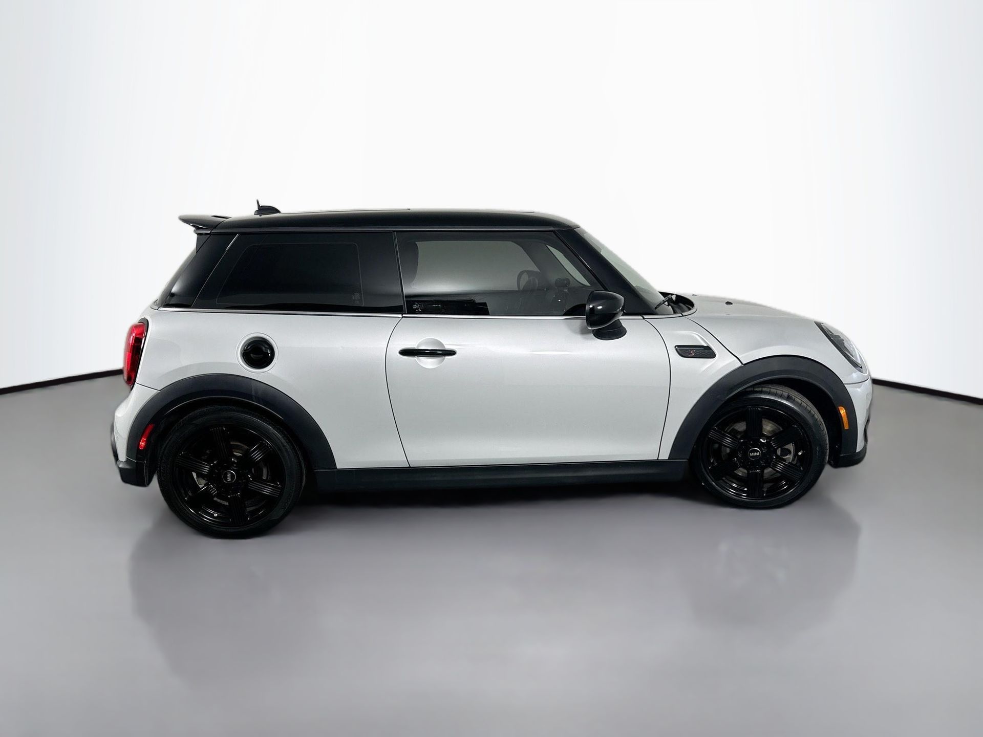 2022 Mini Cooper S Iconic photo 3