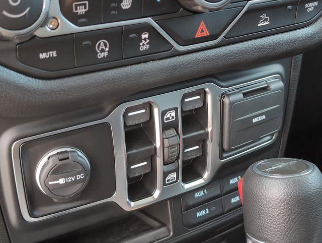 2025 Jeep Gladiator Sport S photo 16