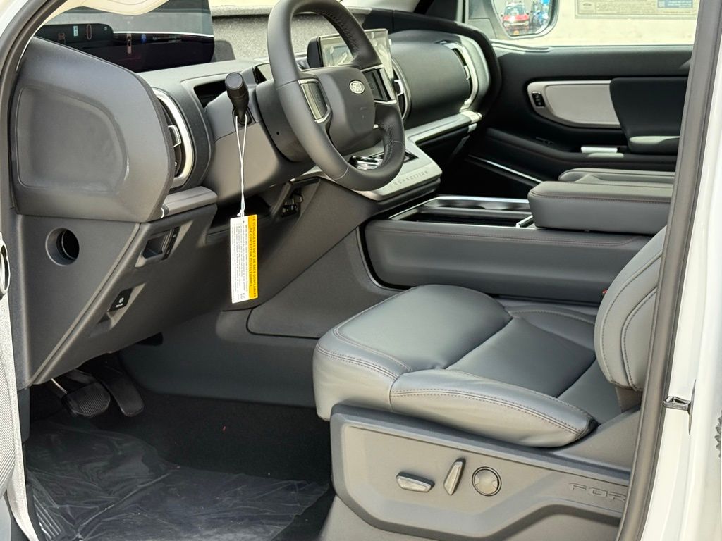 2025 Ford Expedition MAX photo 5