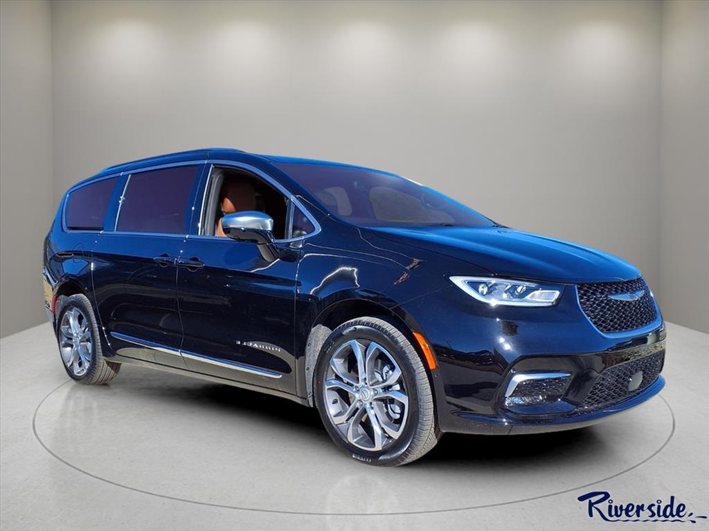 2026 Chrysler Pacifica Pinnacle's photo