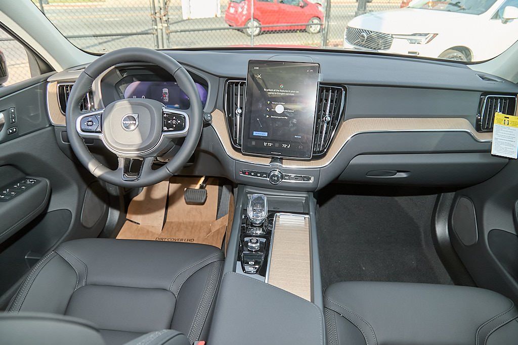 2026 VOLVO XC60 - Image 21