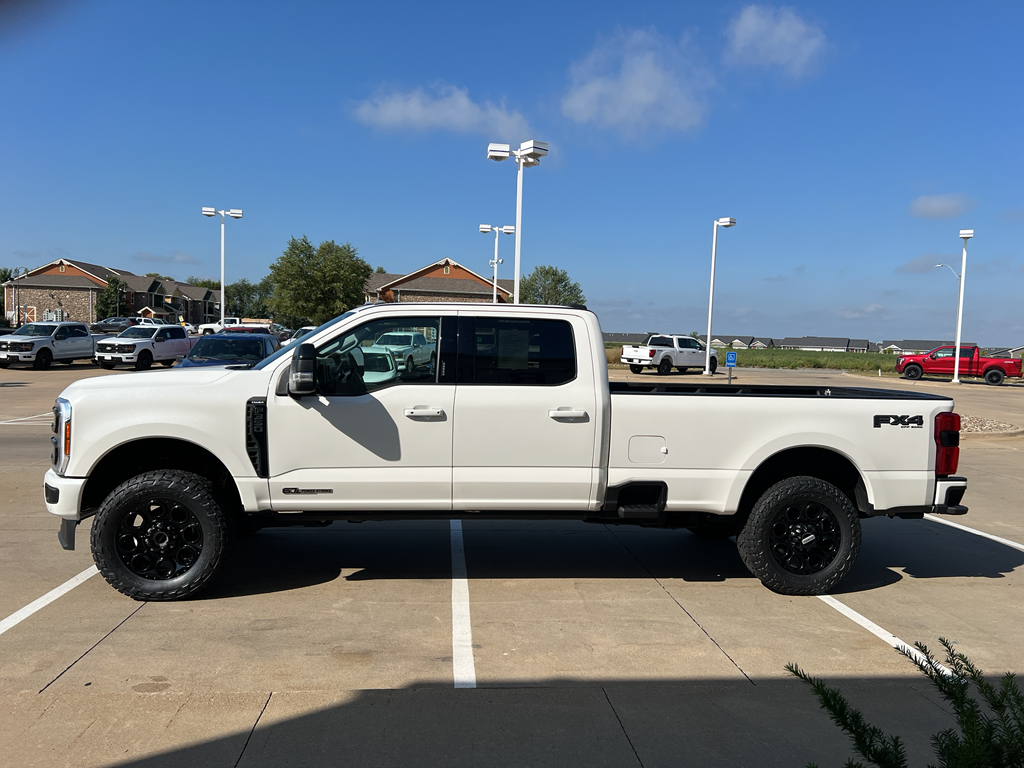2023 Ford F-350 Lariat photo 4