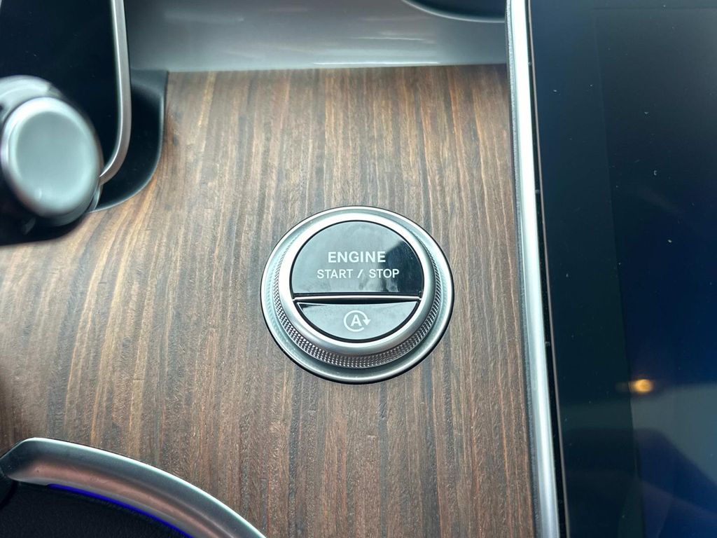 2025 Mercedes Benz C 300 4MATIC photo 27