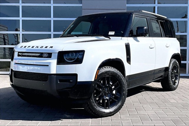 Defender 110 | Land Rover Riverside