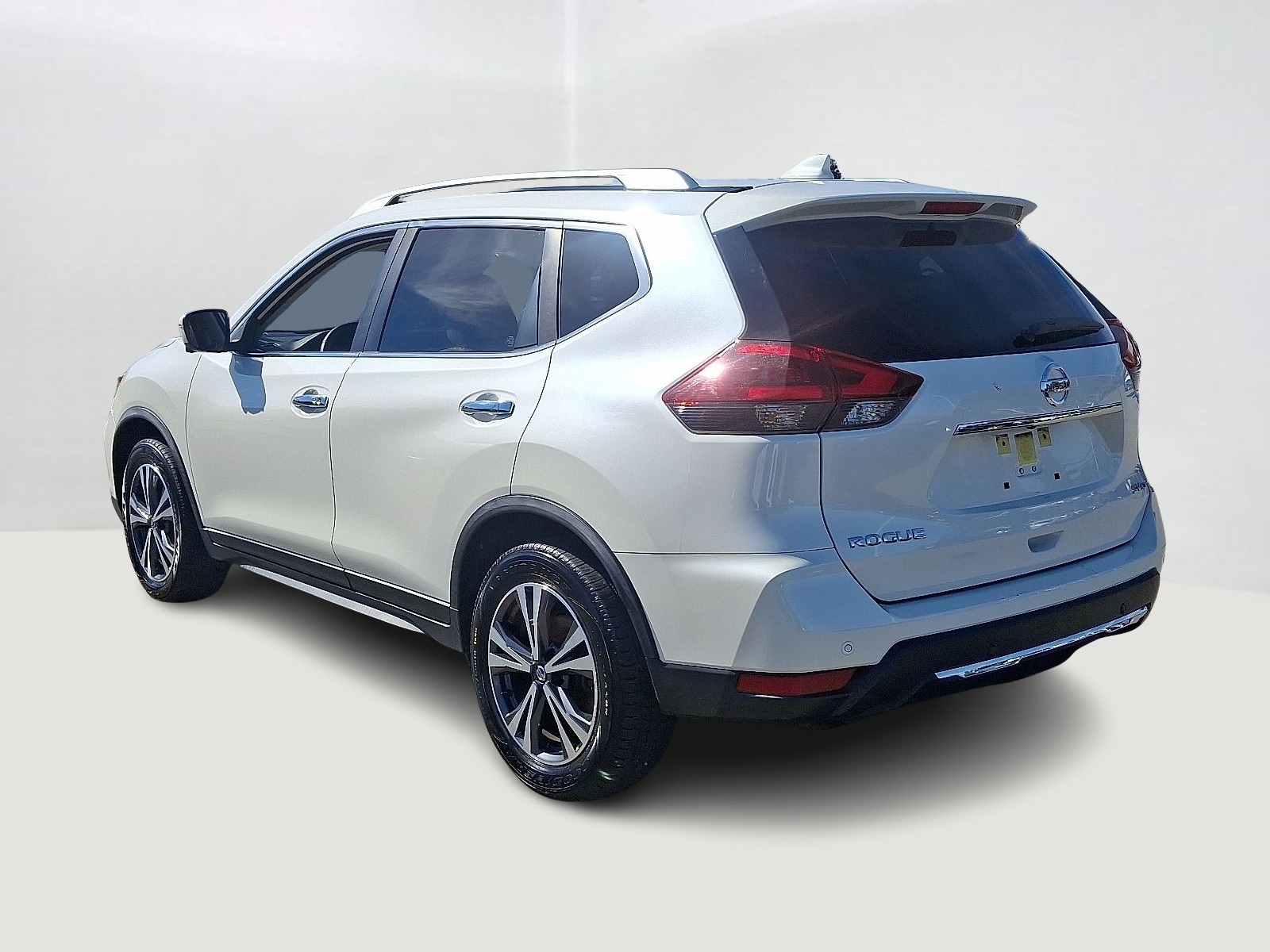 2019 Nissan Rogue SV photo 4