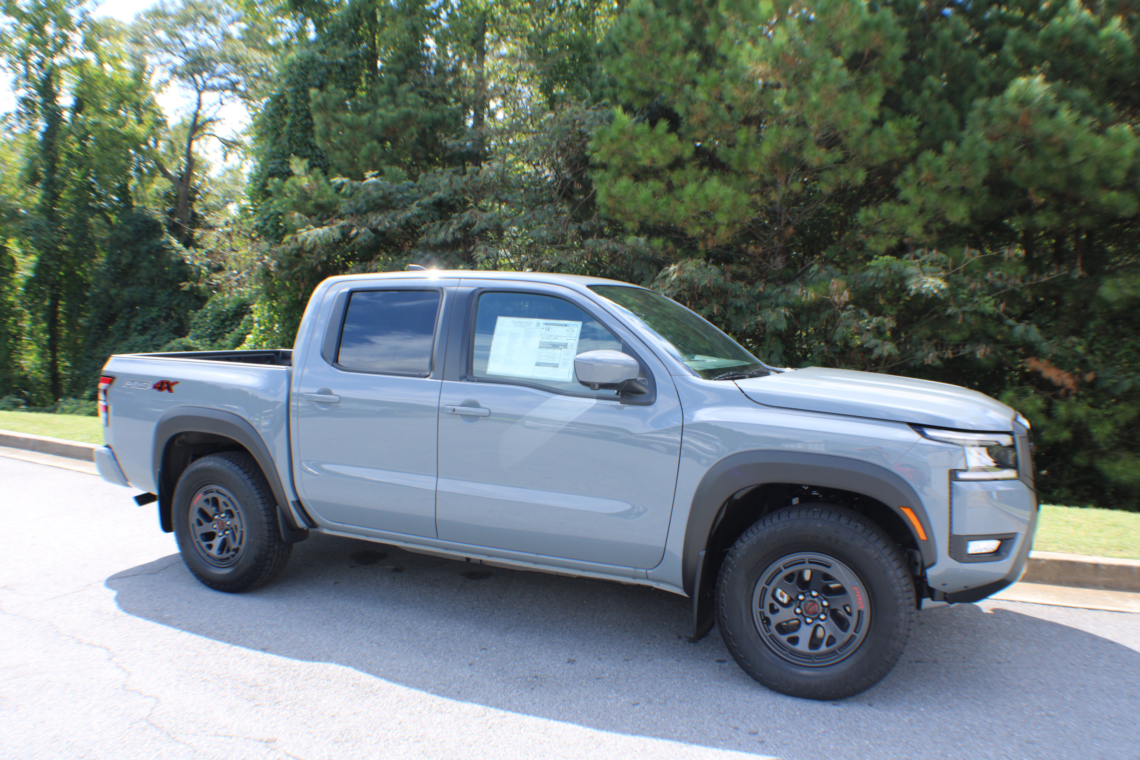 2026 Nissan Frontier PRO-4X's photo