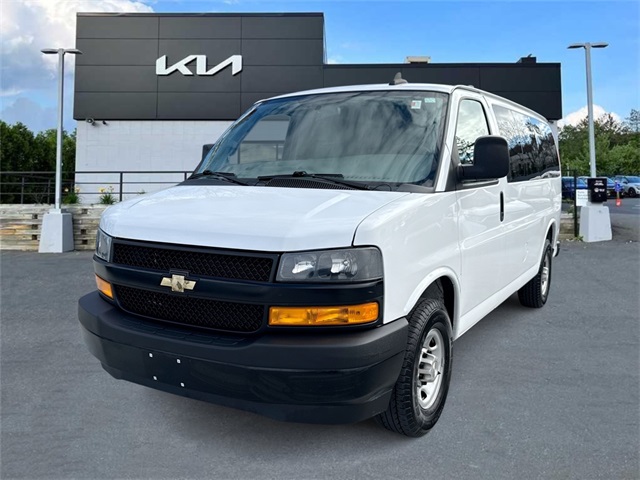 2022 Chevrolet Express 2500 LS Passenger photo 3