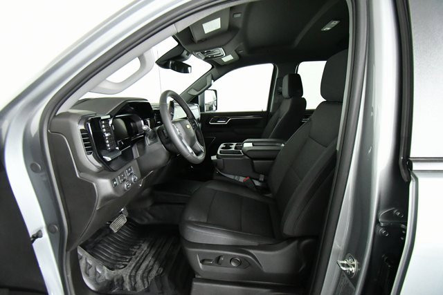 2026 Chevrolet Silverado 2500HD LT photo 4