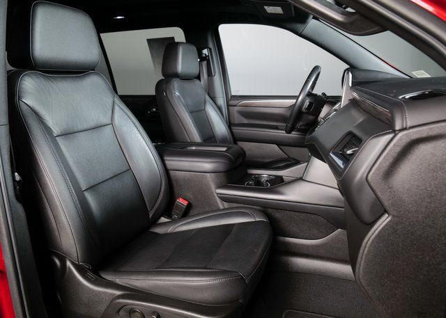 2021 Chevrolet Suburban Z71 photo 2