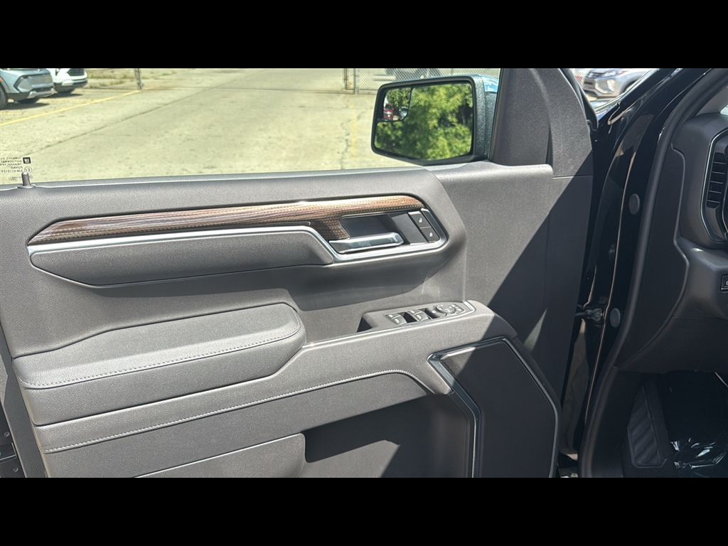 2026 Chevrolet Silverado 1500 LT photo 3