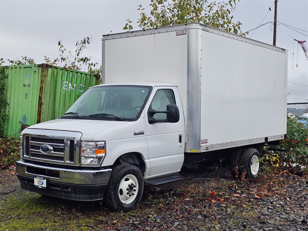 2024 Ford E-450 photo 3