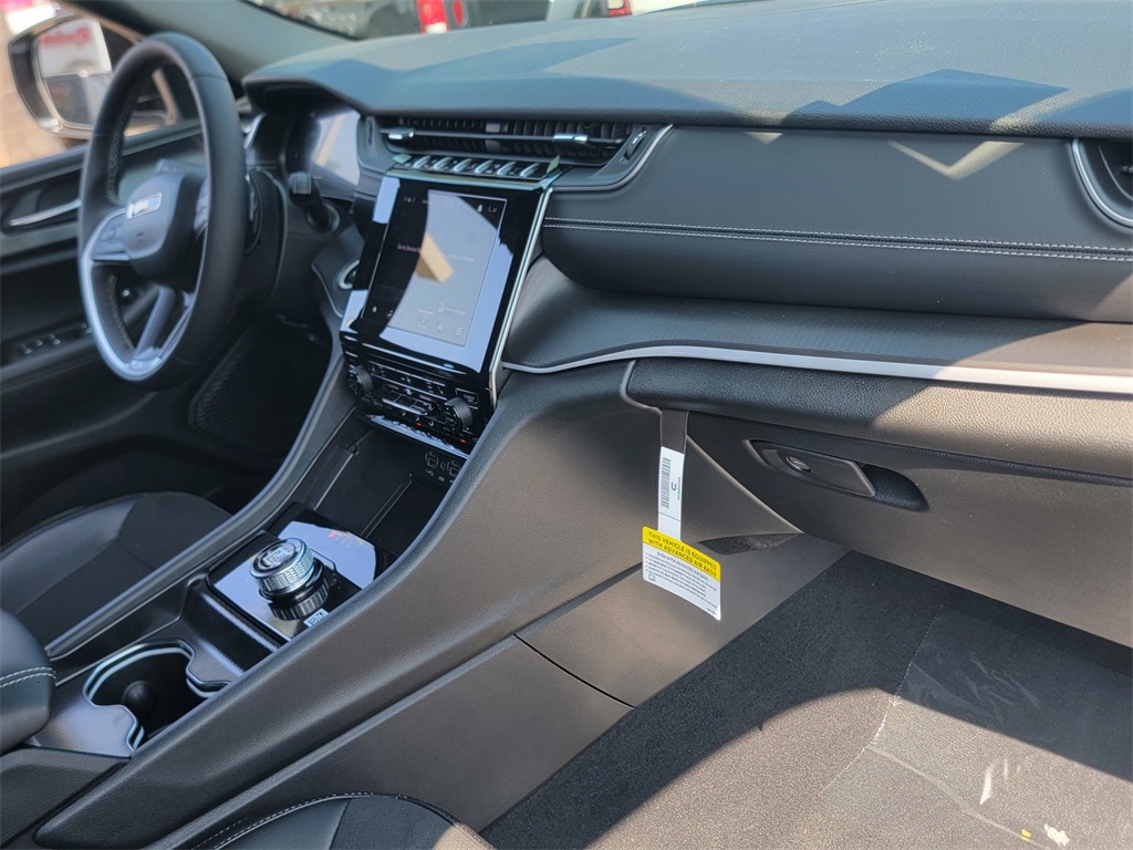 2025 Jeep Grand Cherokee Laredo Altitude X photo 11