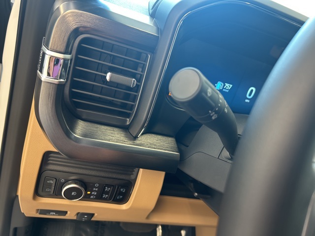2025 Ford F-350 Lariat photo 21