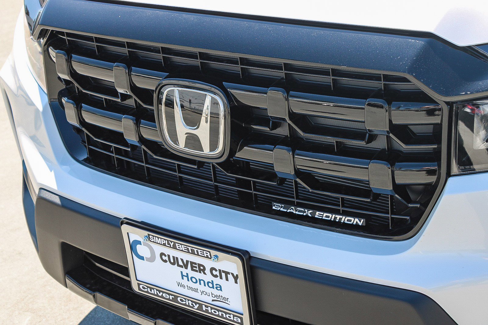 2025 Honda Ridgeline Black Edition photo 4