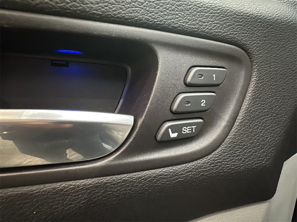2016 Acura MDX SH-AWD Advance Entertainment photo 8