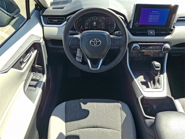 2025 Toyota RAV4 XLE photo 9