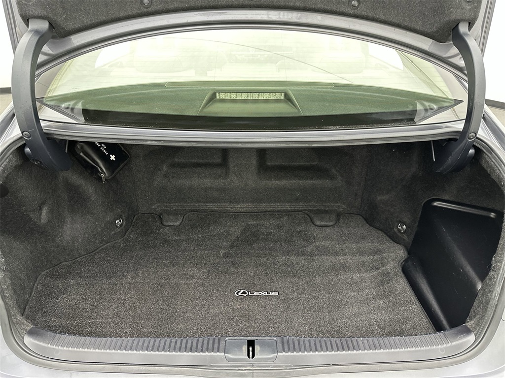 2017 Lexus ES 300h photo 24