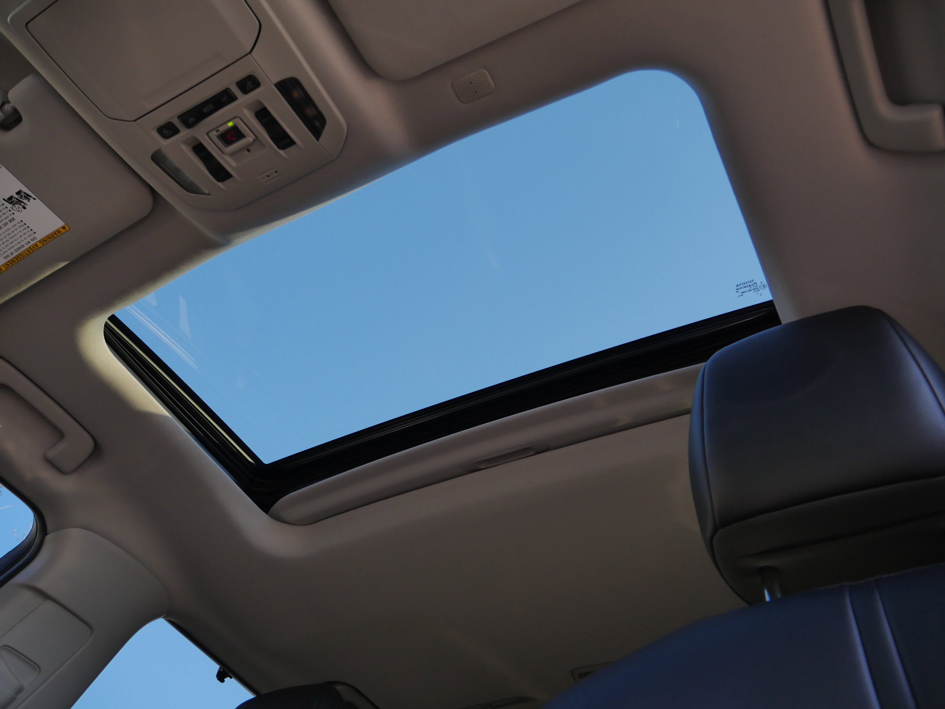 2022 Toyota Highlander XLE photo 3