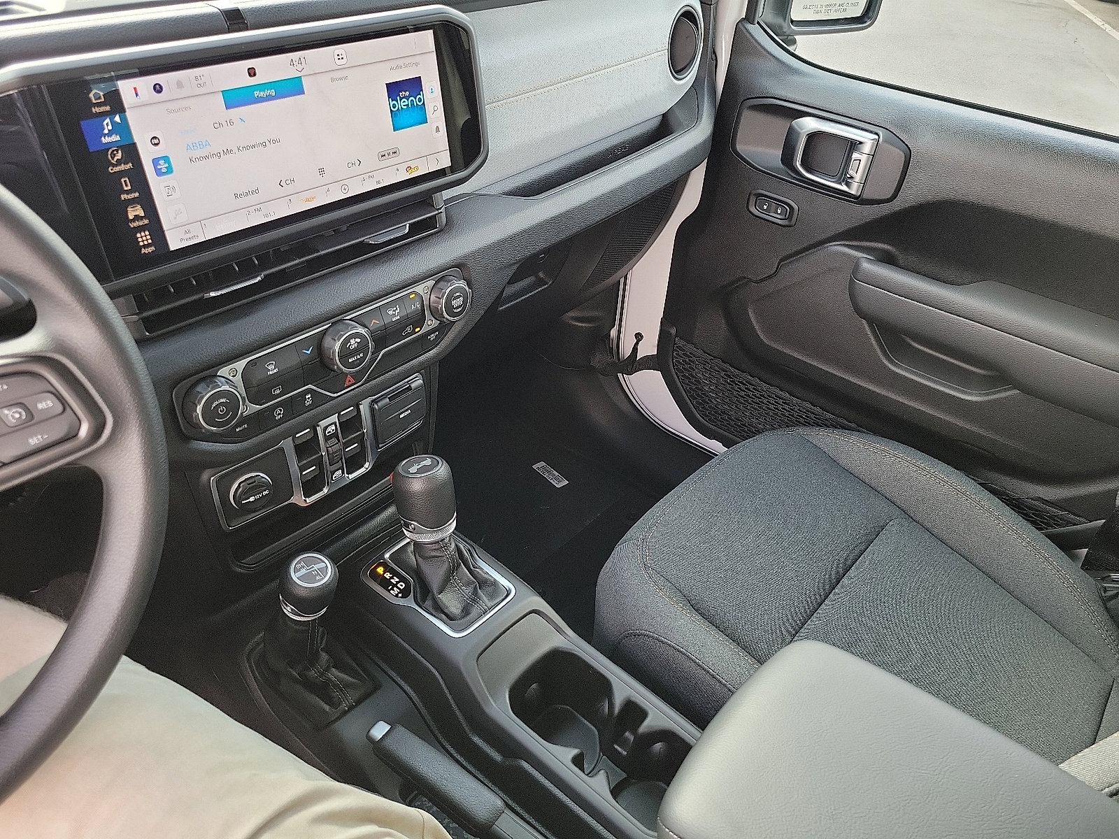 2025 Jeep Wrangler photo 11