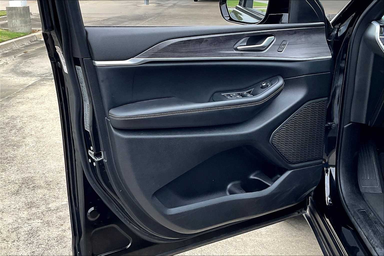 2024 Jeep Grand Cherokee Limited photo 16