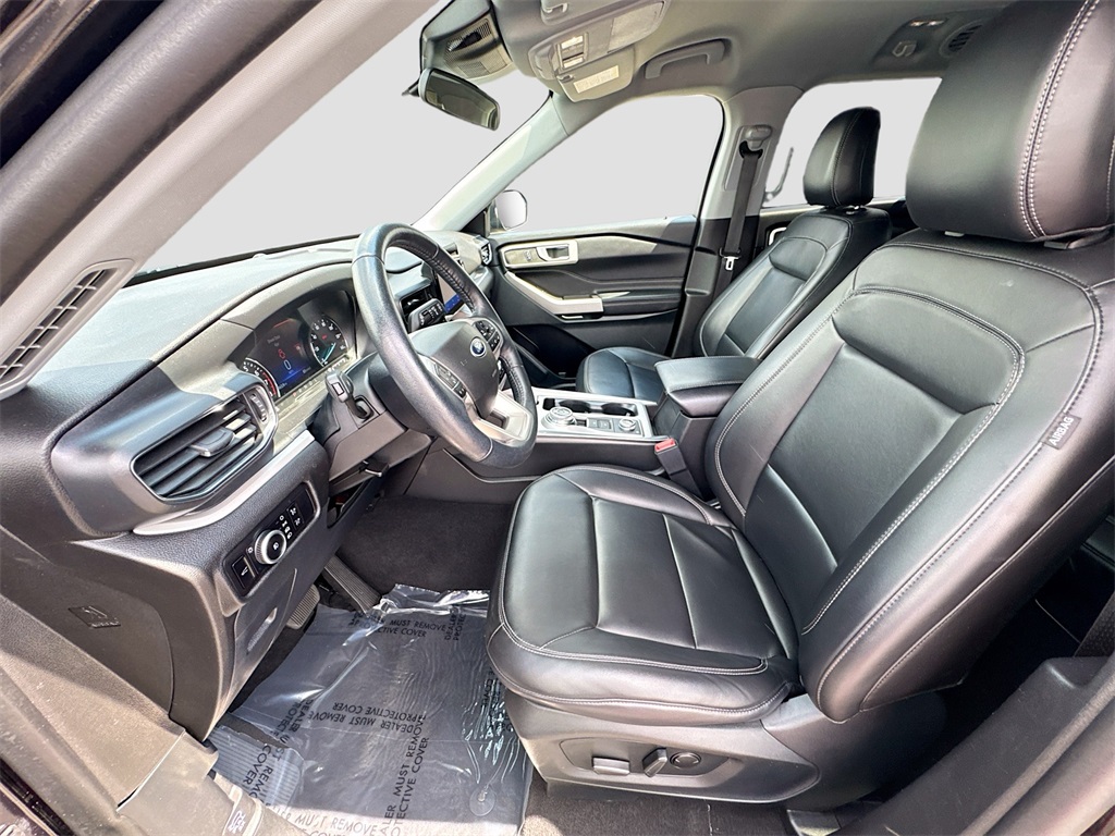 2023 Ford Explorer XLT photo 16