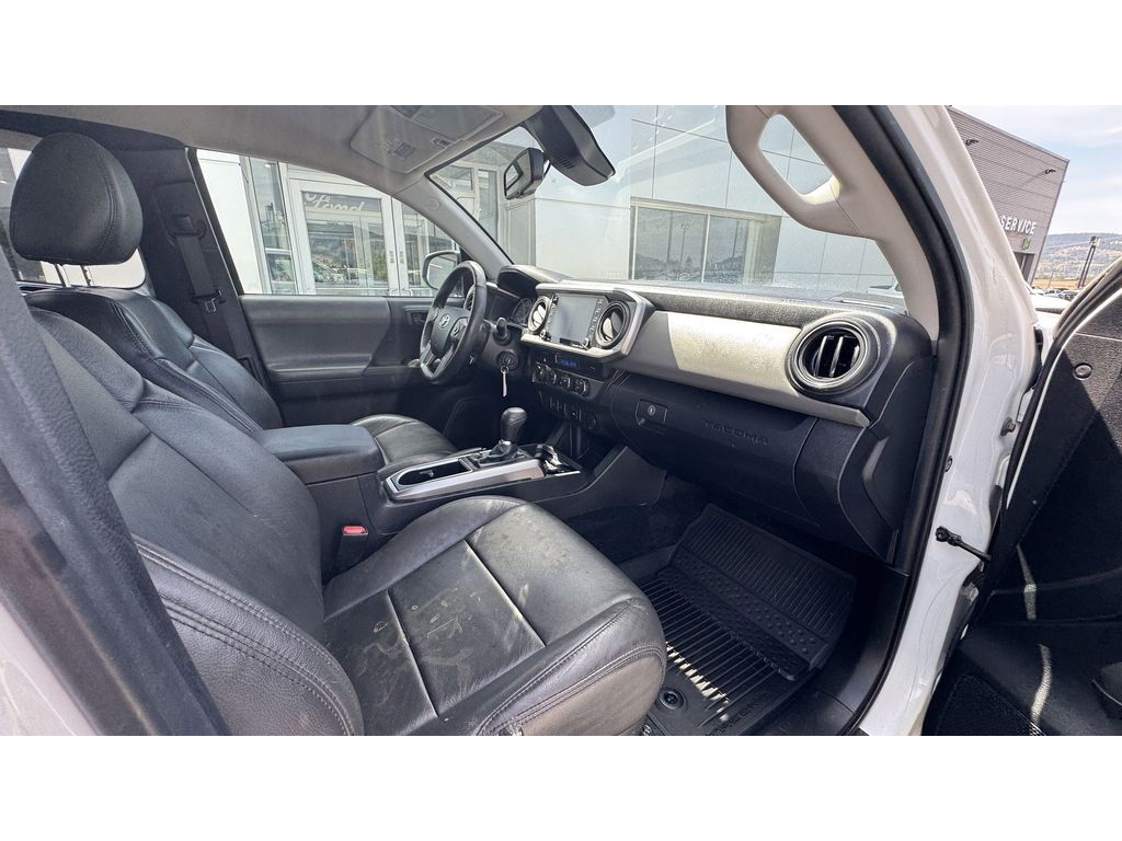 2022 Toyota Tacoma SR5 photo 6