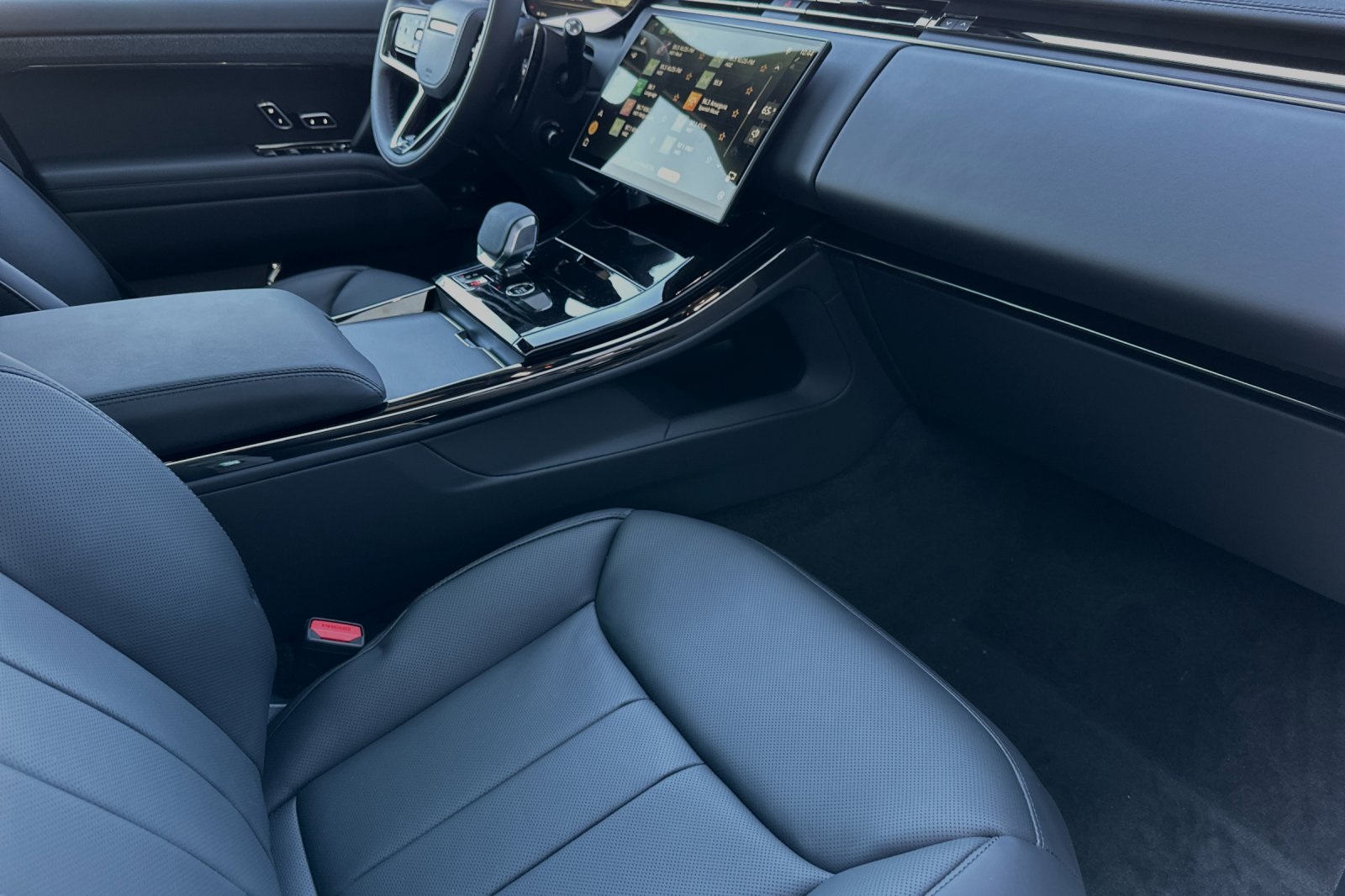 2025 Land Rover Range Rover Sport SE photo 17