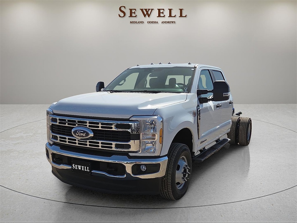 2026 Ford F-350 Super Duty Chassis Cab XL's photo