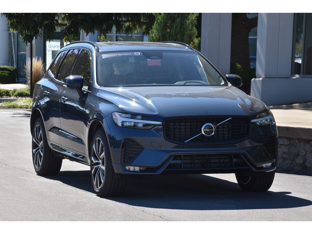 2025 Volvo XC60 B5 Plus photo 2