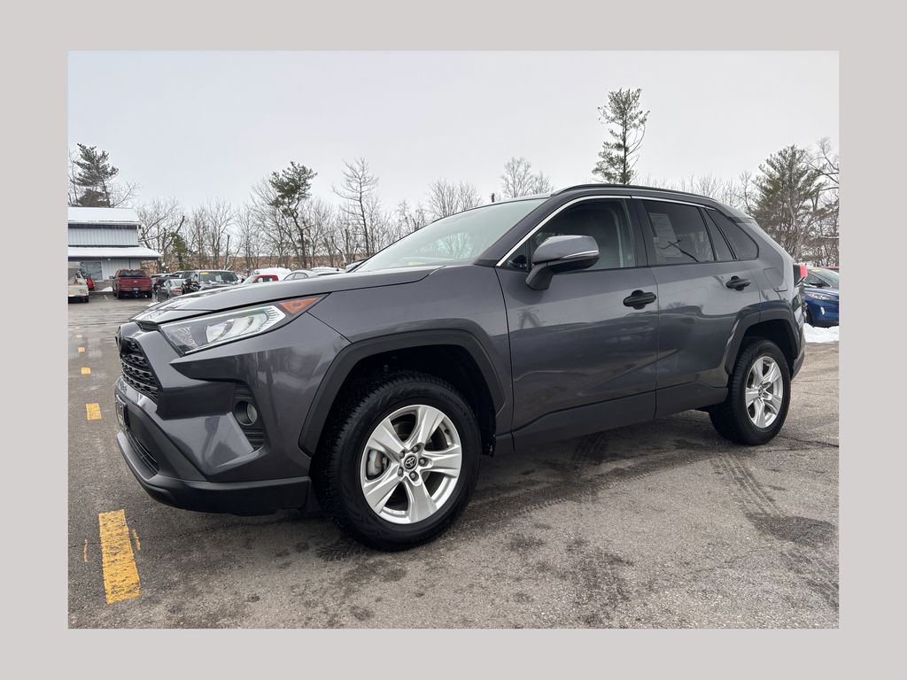 2021 Toyota RAV4 XLE's photo