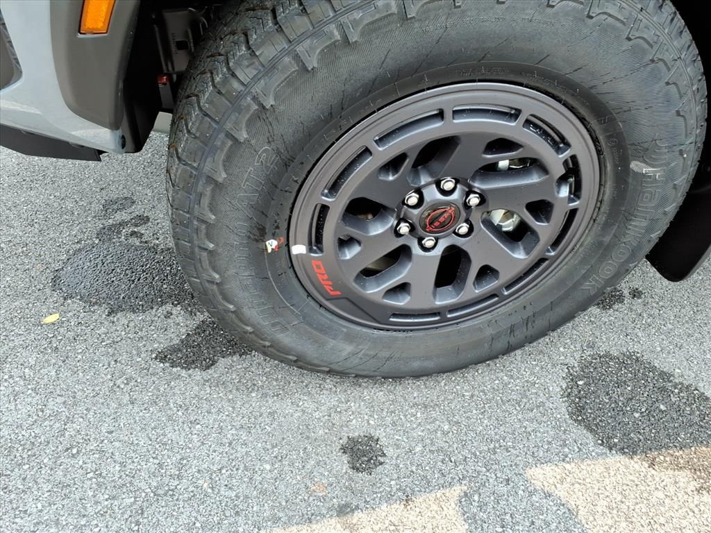 2025 Nissan Frontier Crew Cab PRO-4X photo 9