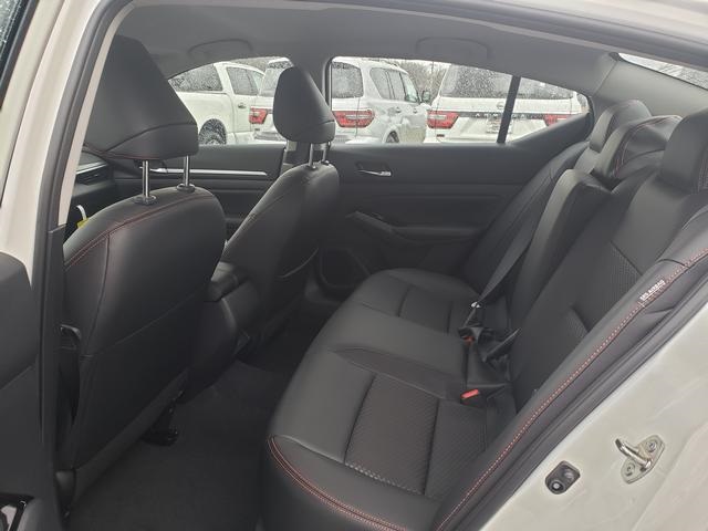 2025 Nissan Altima SR photo 11