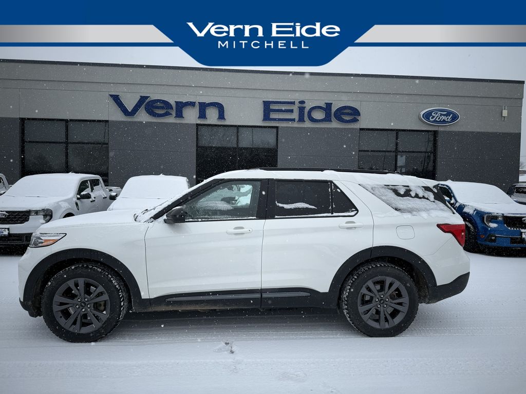 2023 Ford Explorer XLT's photo