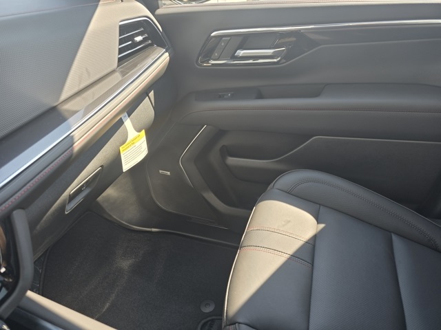 2025 Chevrolet Suburban RST photo 18