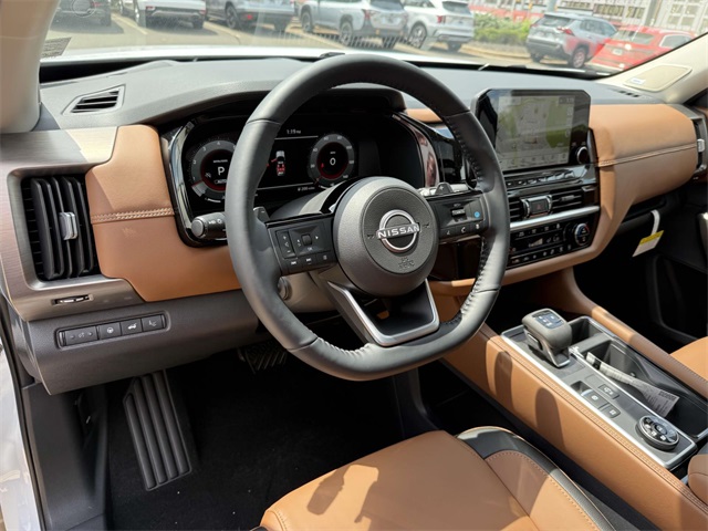 2025 Nissan Pathfinder Platinum photo 2